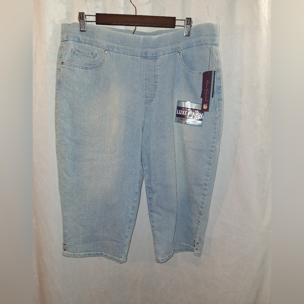Gloria Vanderbilt Light Blue Denim Bermuda Shorts